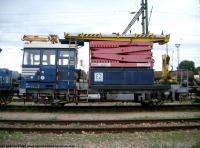 Photo reference of machine repair railway